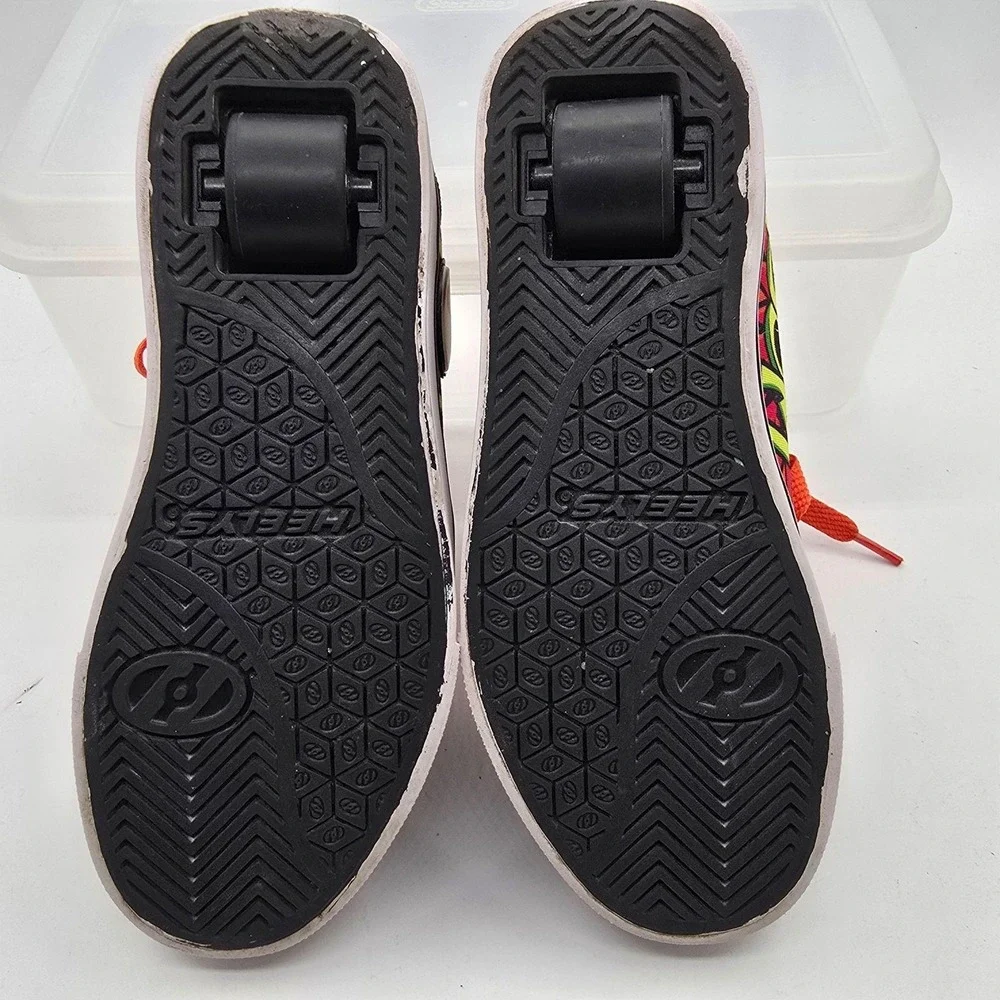Heelys Pro 20 Prints Shoes Youth Kids Size 3 Black Boom Comic Wheel Sneakers